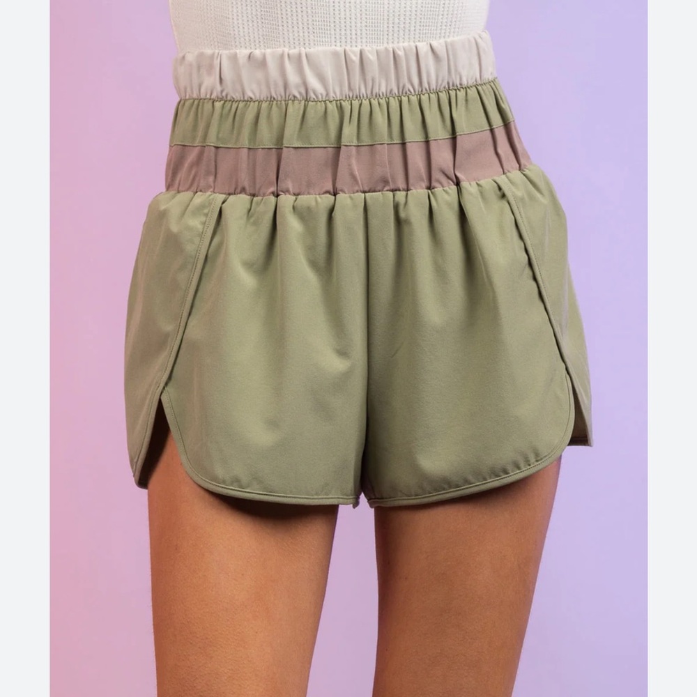 New in‎ women’s size M sage tan second wind shorts / box 21-10